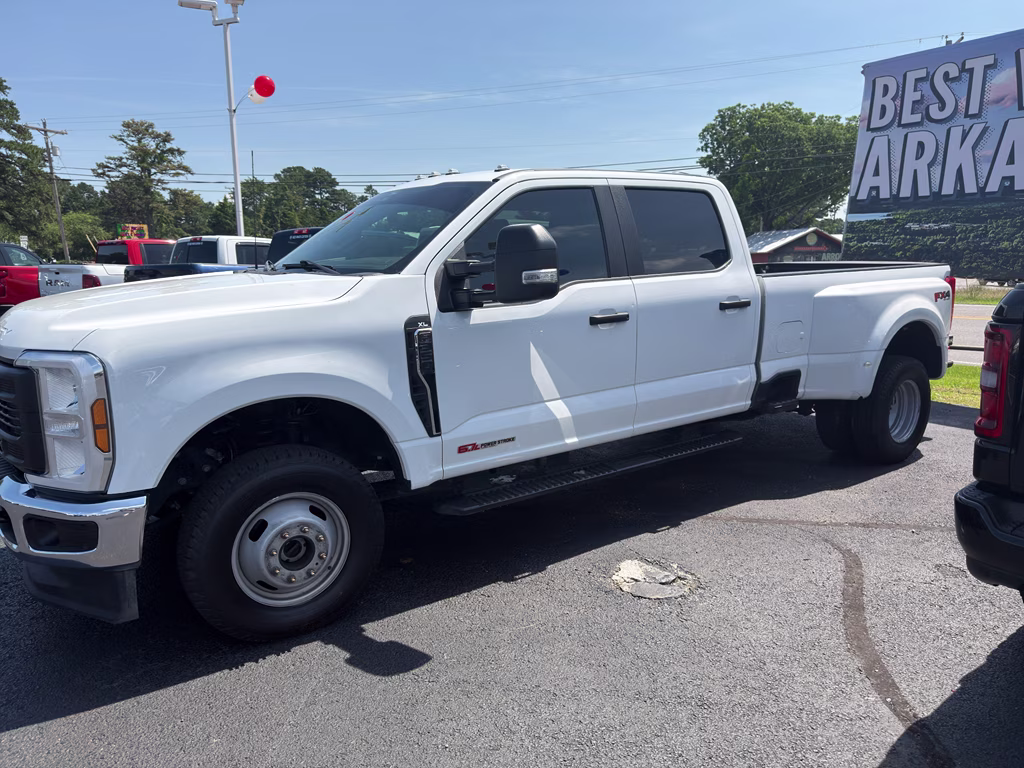 2024 Oxford White Ford Super Duty F-350 DRW XL 4X4 Truck