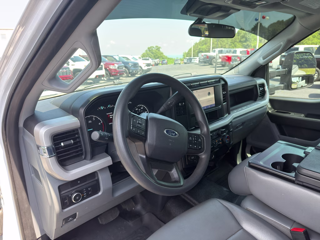 2024 Oxford White Ford Super Duty F-350 DRW XL 4X4 Truck
