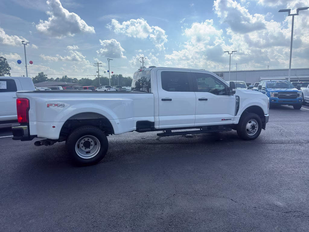 2024 Oxford White Ford Super Duty F-350 DRW XL 4X4 Truck