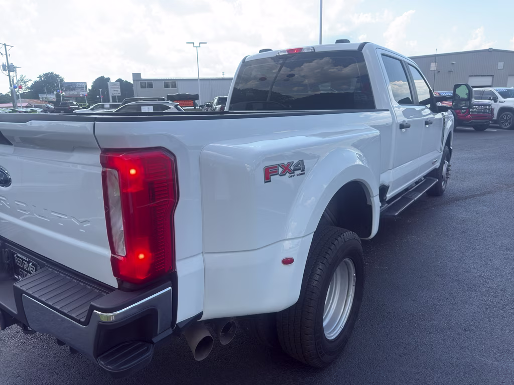 2024 Oxford White Ford Super Duty F-350 DRW XL 4X4 Truck