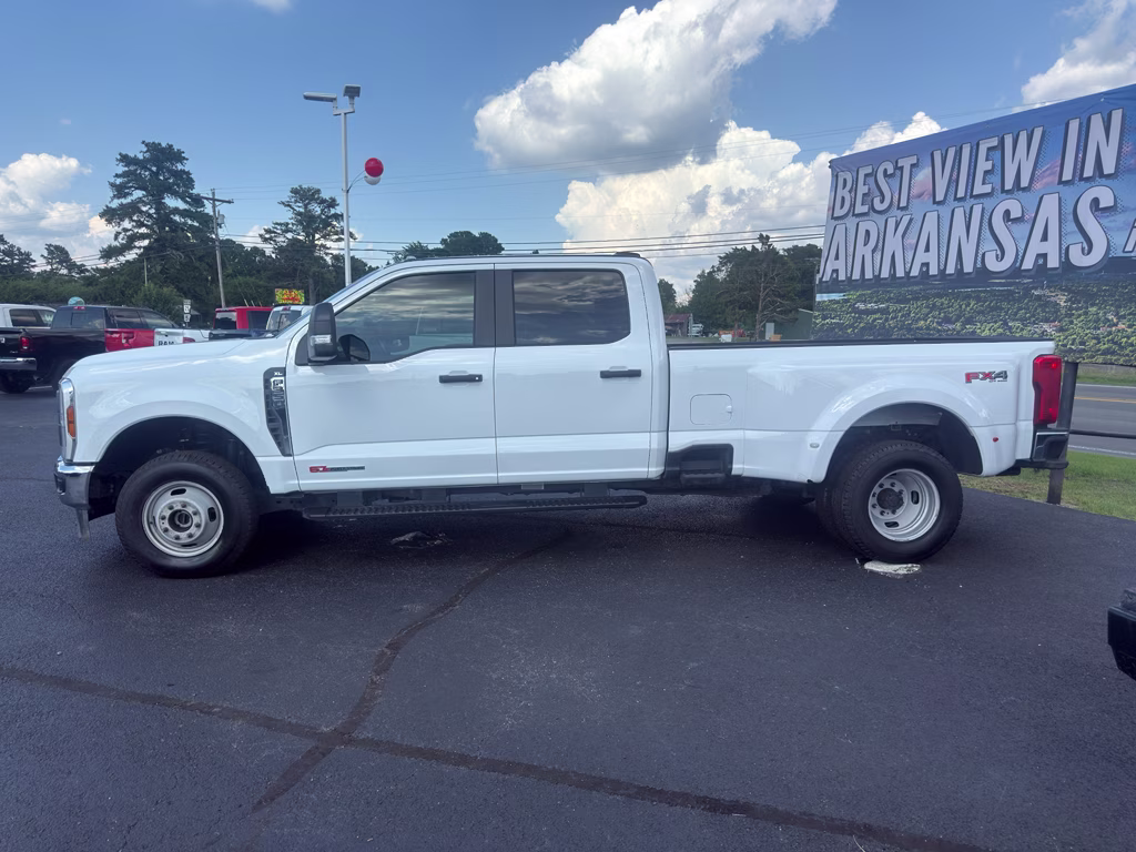 2024 Oxford White Ford Super Duty F-350 DRW XL 4X4 Truck