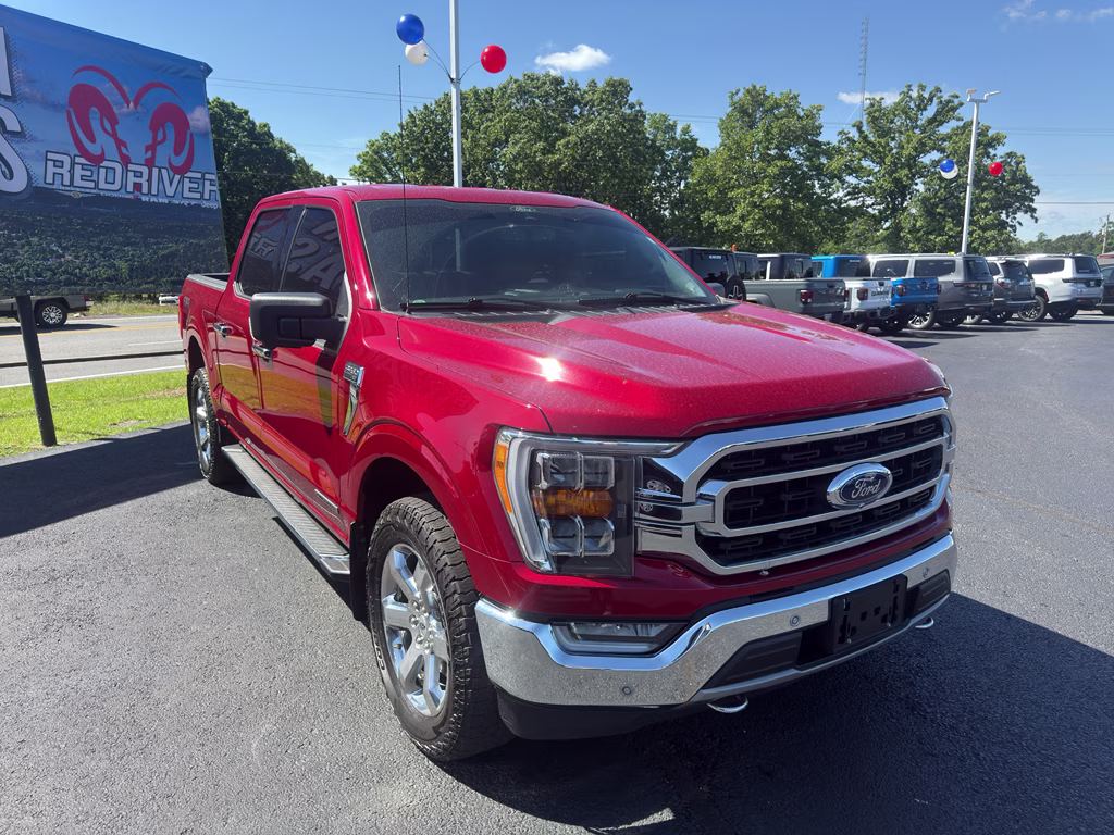 2021 Rapid Red Metallic Tinted Clearcoat Ford F-150 XLT 4X4 Truck