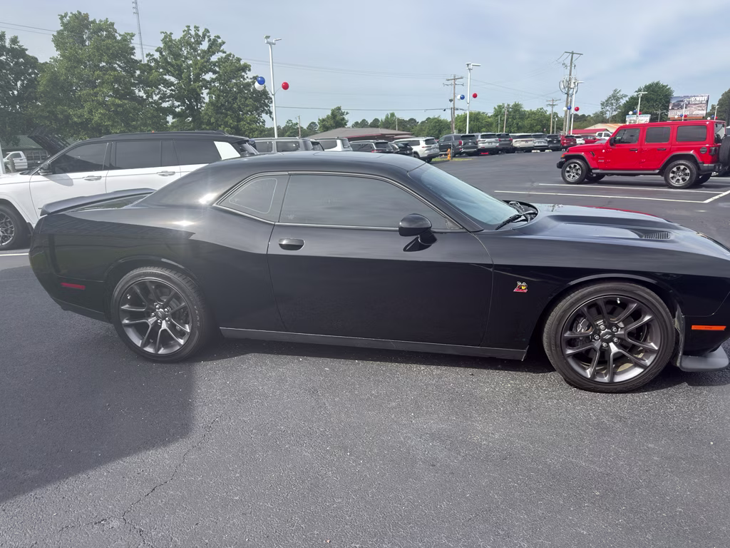 2023 Pitch Black Clearcoat Dodge Challenger R/T Scat Pack RWD Coupe