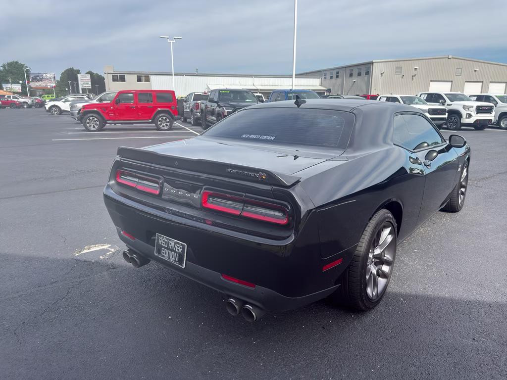 2023 Pitch Black Clearcoat Dodge Challenger R/T Scat Pack RWD Coupe