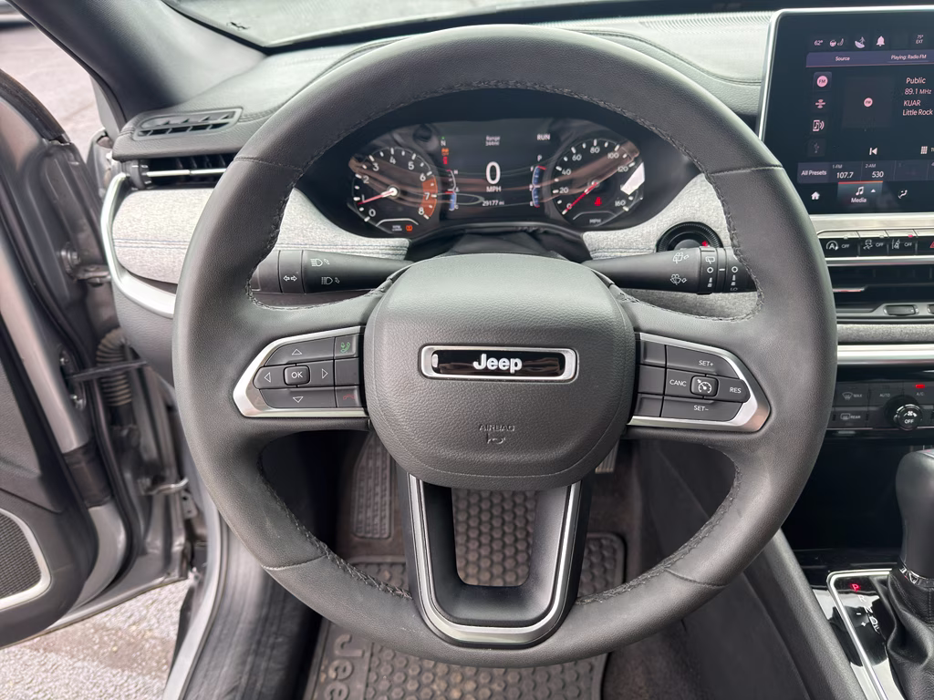 2024 Silver Zynith Metallic Clearcoat Jeep Compass Latitude 4X4 SUV
