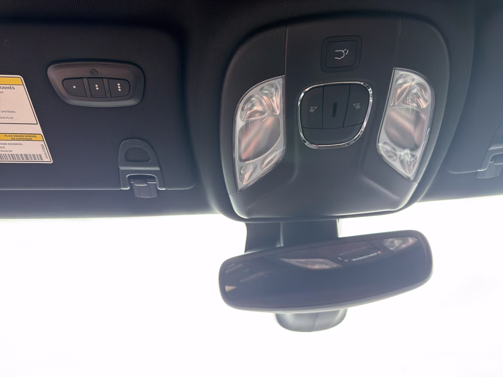 2024 Silver Zynith Metallic Clearcoat Jeep Compass Latitude 4X4 SUV