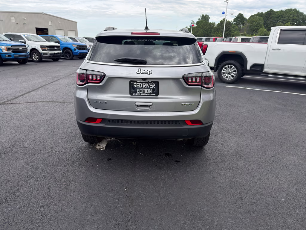 2024 Silver Zynith Metallic Clearcoat Jeep Compass Latitude 4X4 SUV