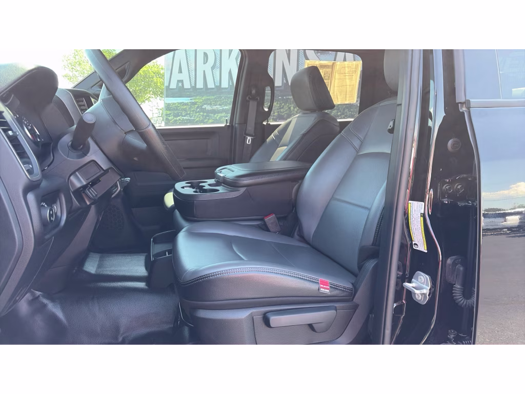 2025 Diamond Black Crystal Pearlcoat Ram 2500 Tradesman 4X4 Truck