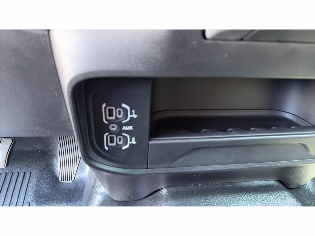 2025 Diamond Black Crystal Pearlcoat Ram 2500 Tradesman 4X4 Truck