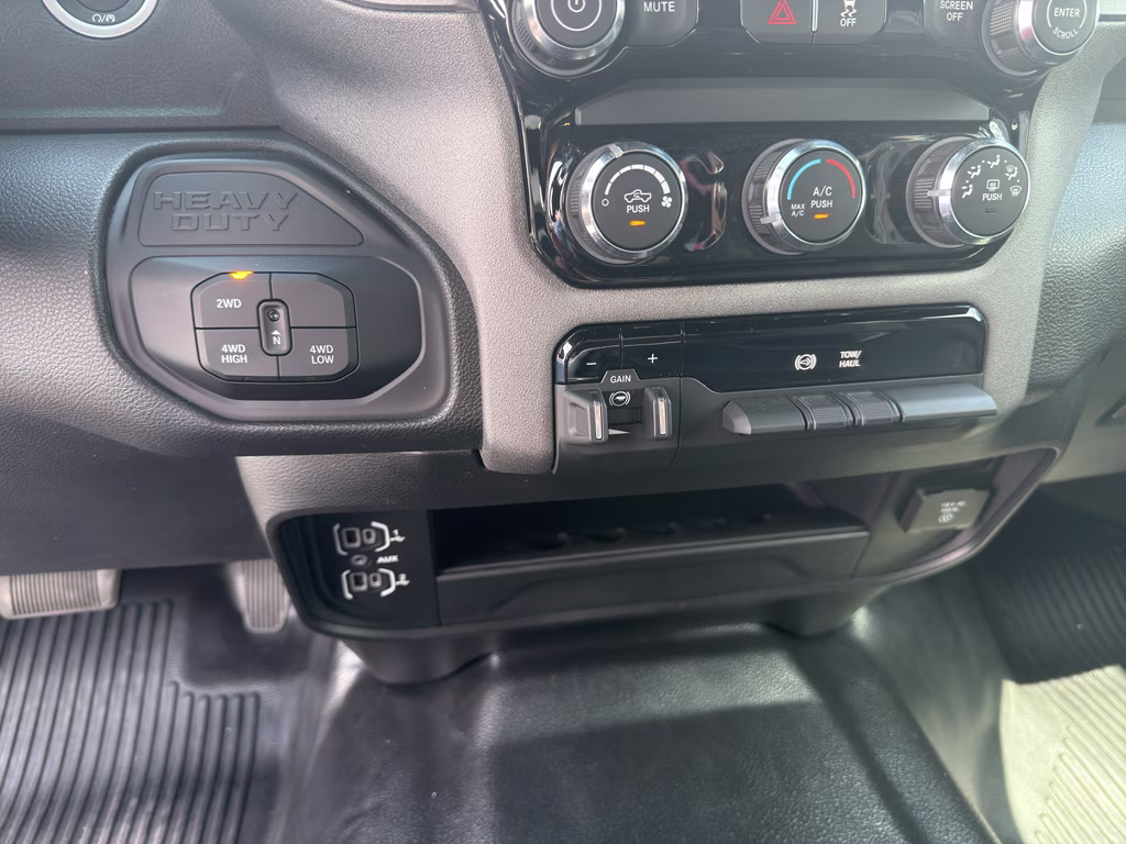 2025 Diamond Black Crystal Pearlcoat Ram 2500 Tradesman 4X4 Truck