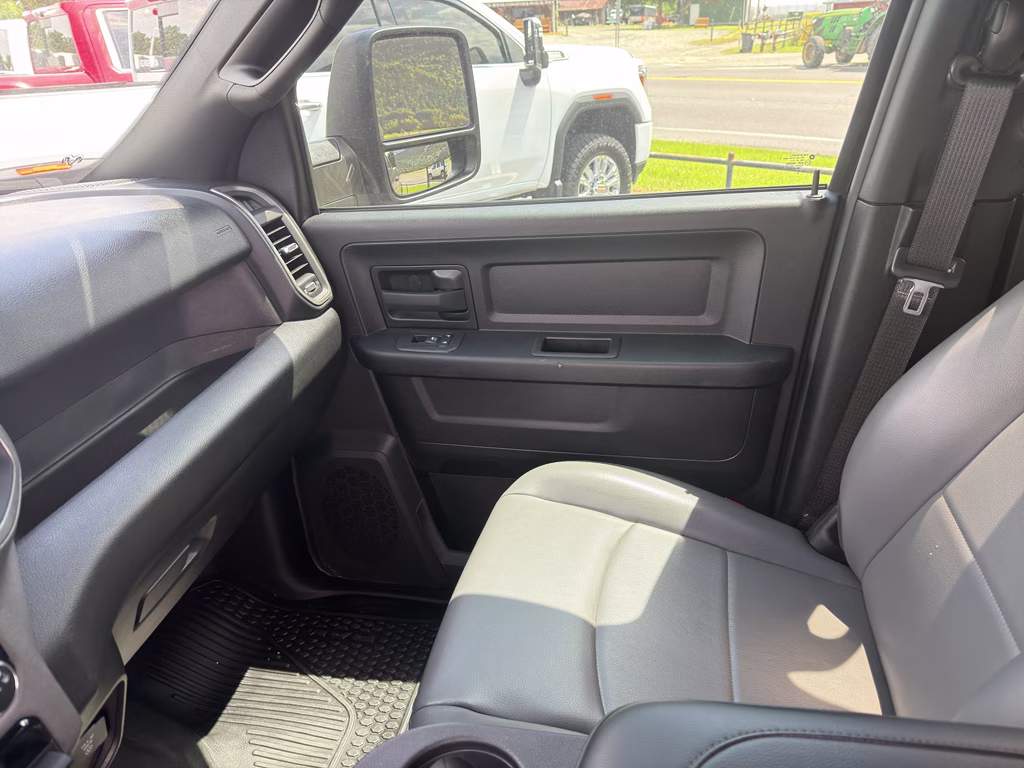 2025 Diamond Black Crystal Pearlcoat Ram 2500 Tradesman 4X4 Truck