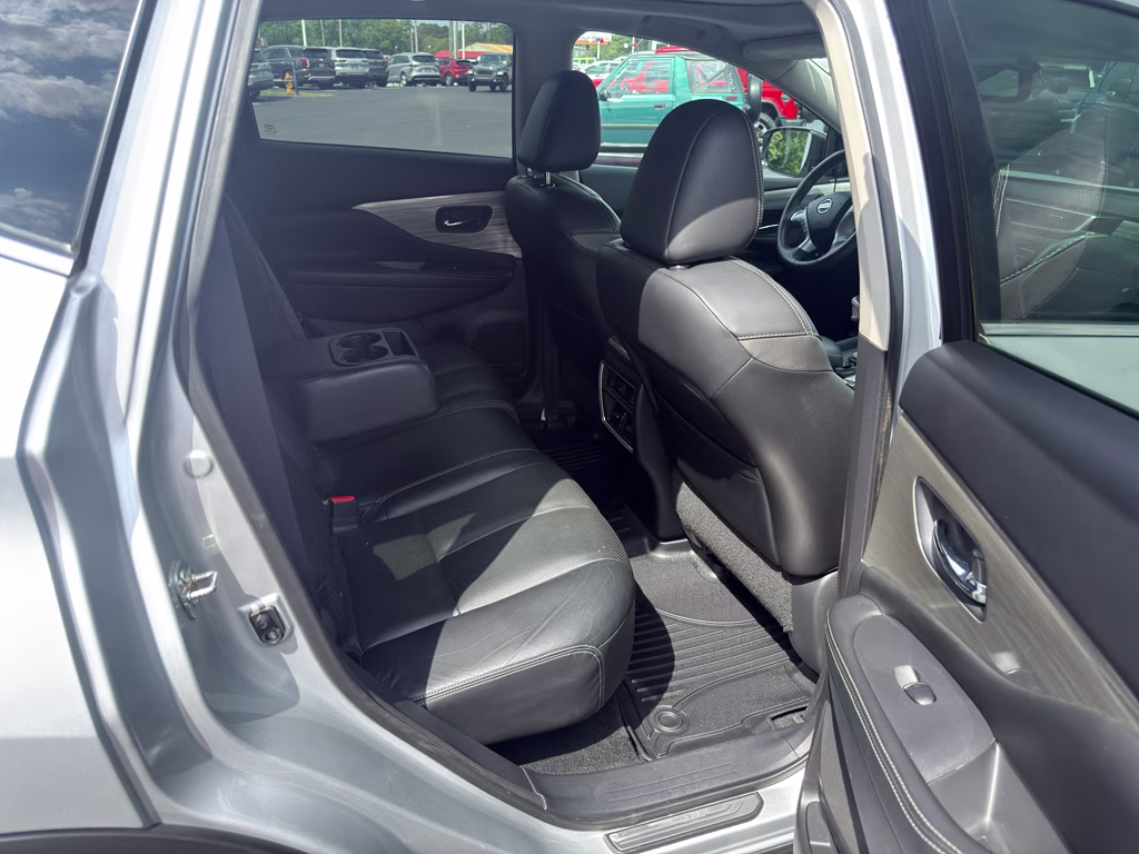 2015 Brilliant Silver Metallic Nissan Murano Platinum FWD SUV