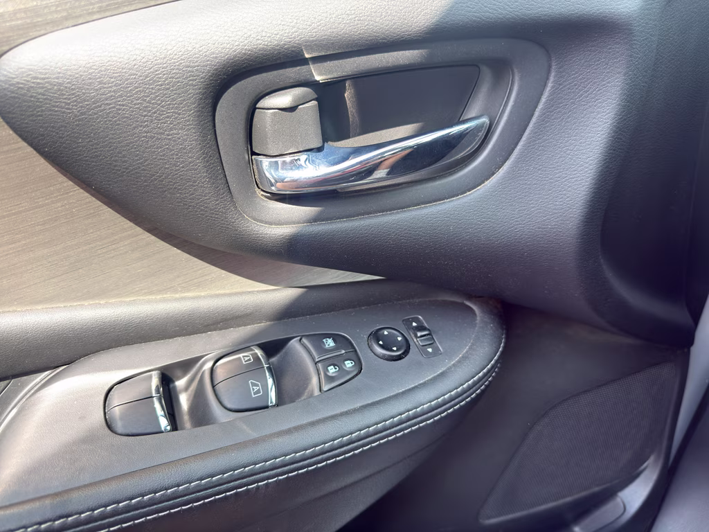 2015 Brilliant Silver Metallic Nissan Murano Platinum FWD SUV