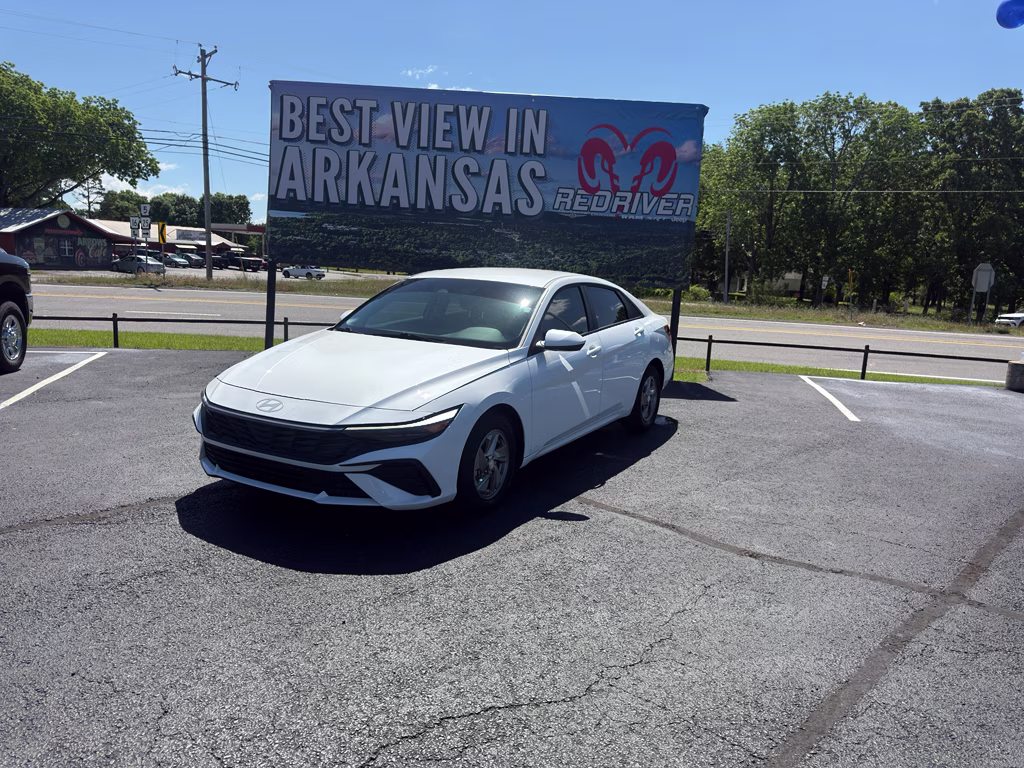2025 Serenity White Hyundai Elantra SE FWD Sedan