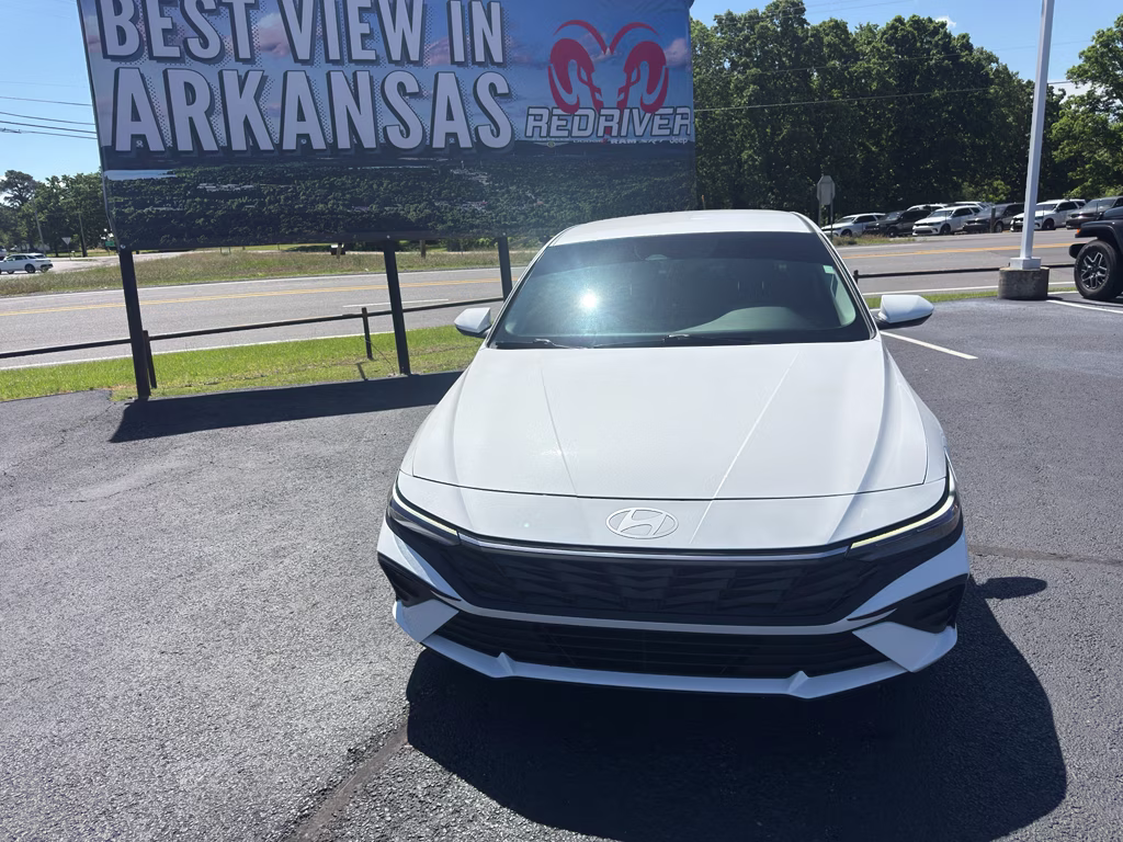2025 Serenity White Hyundai Elantra SE FWD Sedan