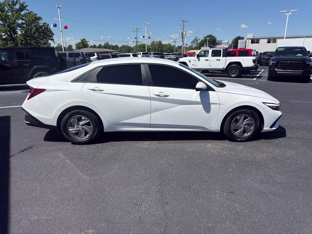 2025 Serenity White Hyundai Elantra SE FWD Sedan