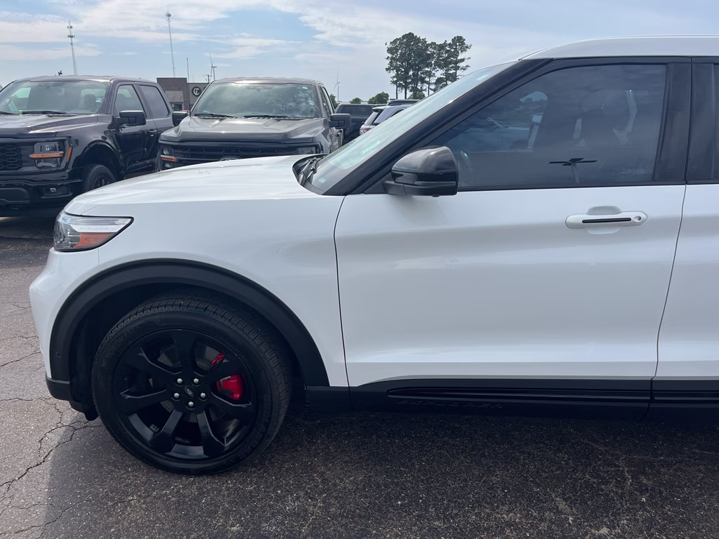 2021 Star White Metallic Tri-Coat Ford Explorer ST 4X4 SUV