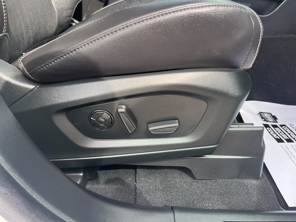 2021 Star White Metallic Tri-Coat Ford Explorer ST 4X4 SUV