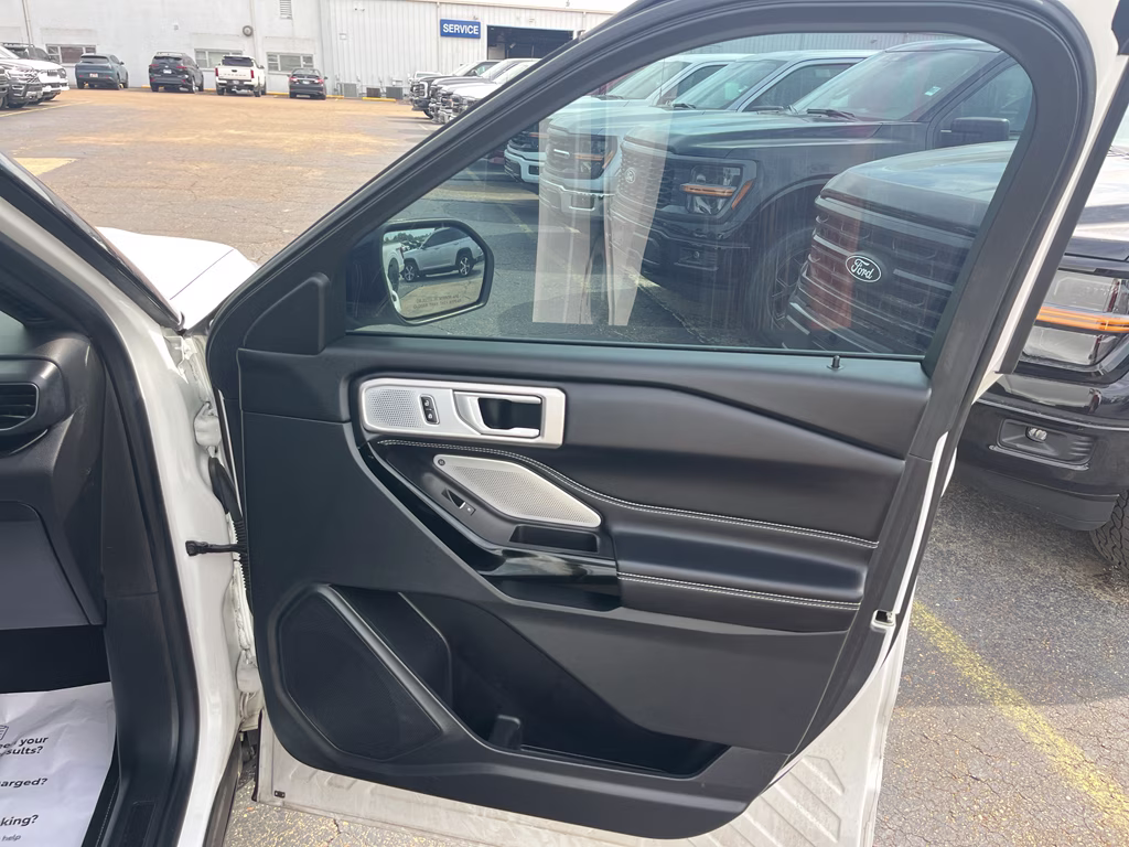 2021 Star White Metallic Tri-Coat Ford Explorer ST 4X4 SUV