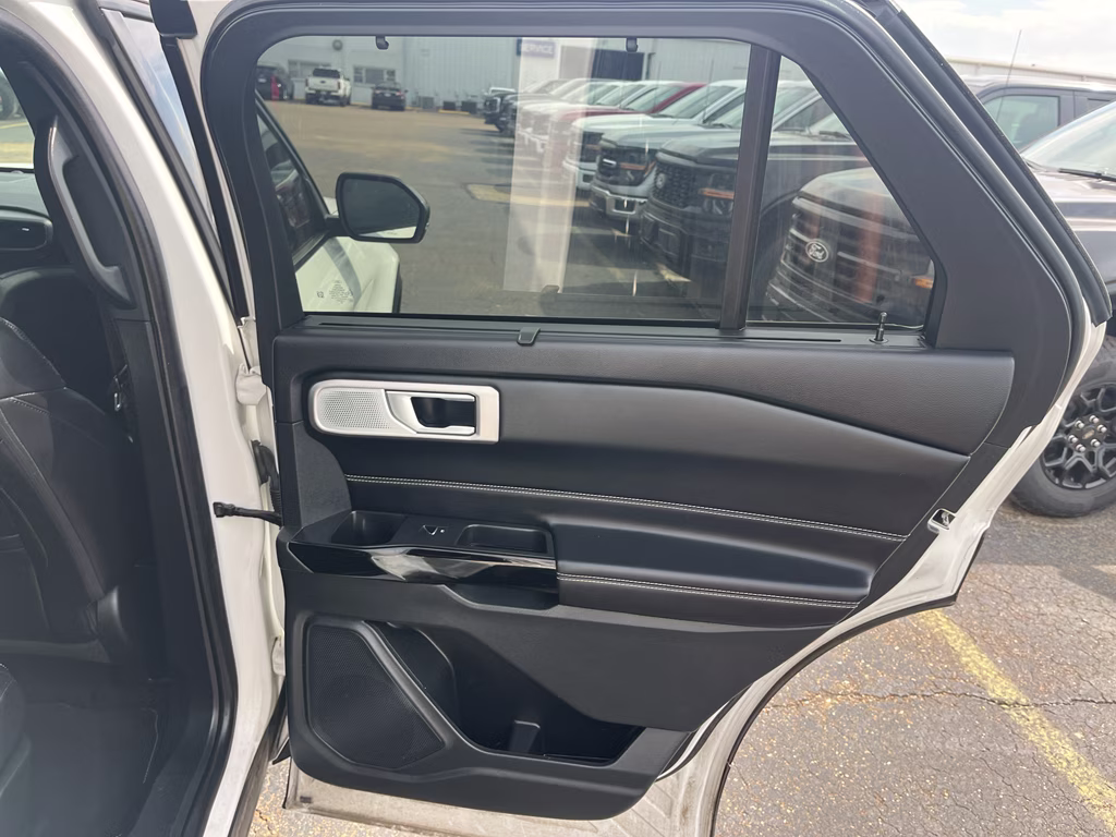 2021 Star White Metallic Tri-Coat Ford Explorer ST 4X4 SUV
