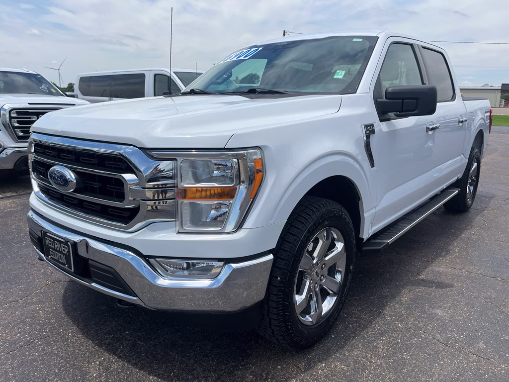 2022 Oxford White Ford F-150 XLT 4X4 Truck