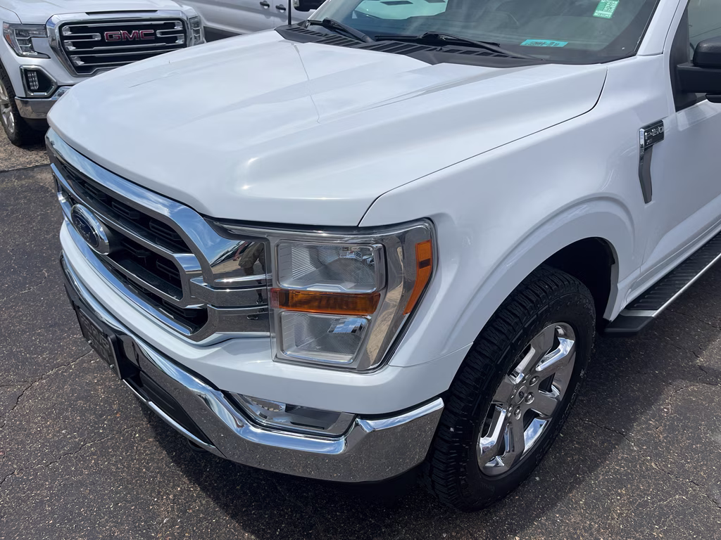 2022 Oxford White Ford F-150 XLT 4X4 Truck