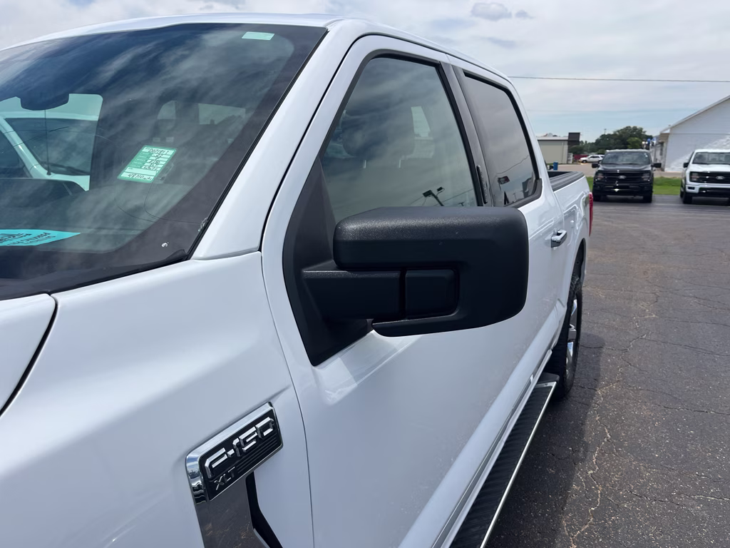 2022 Oxford White Ford F-150 XLT 4X4 Truck
