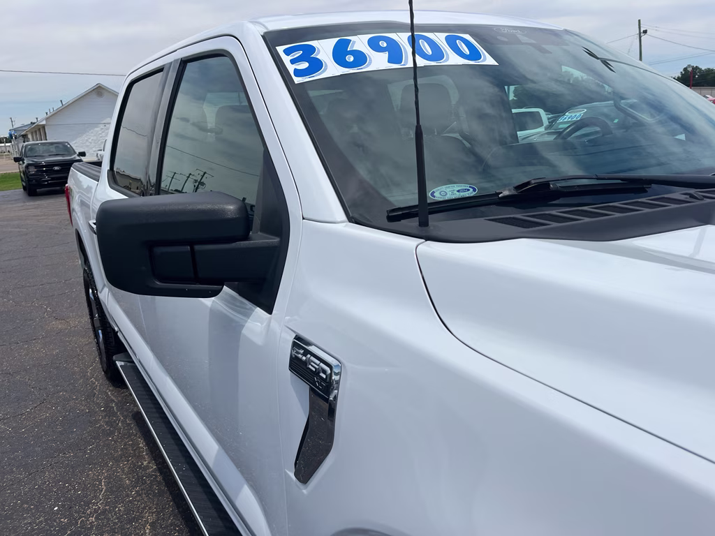 2022 Oxford White Ford F-150 XLT 4X4 Truck