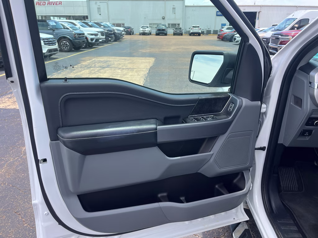 2022 Oxford White Ford F-150 XLT 4X4 Truck