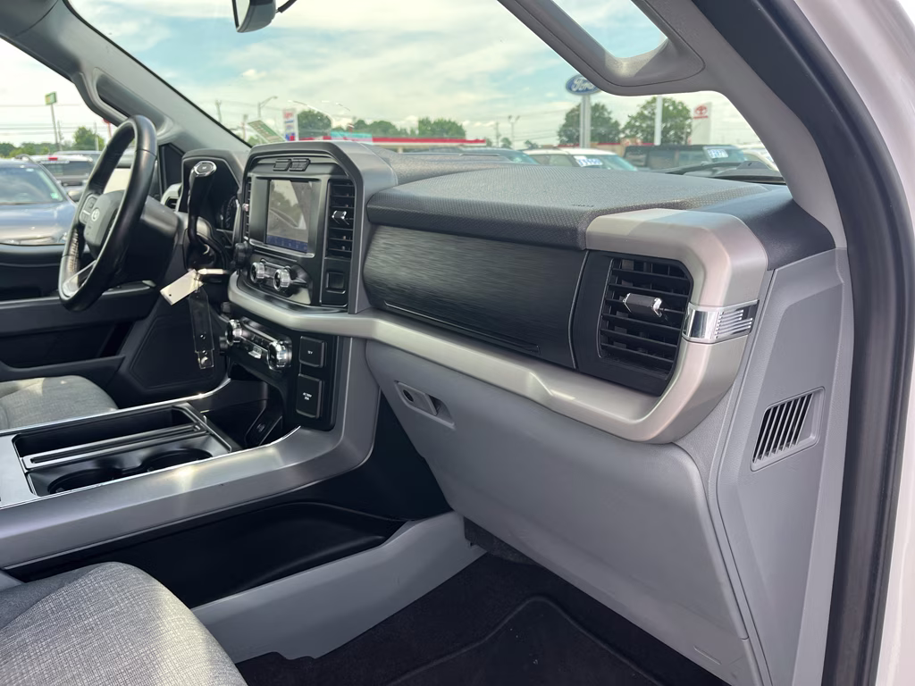 2022 Oxford White Ford F-150 XLT 4X4 Truck