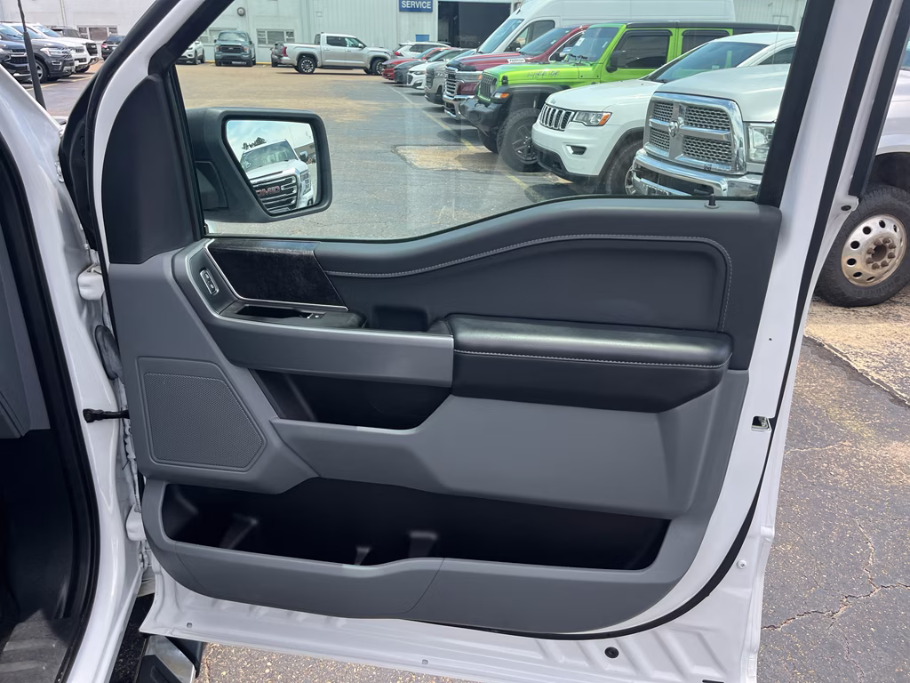 2022 Oxford White Ford F-150 XLT 4X4 Truck