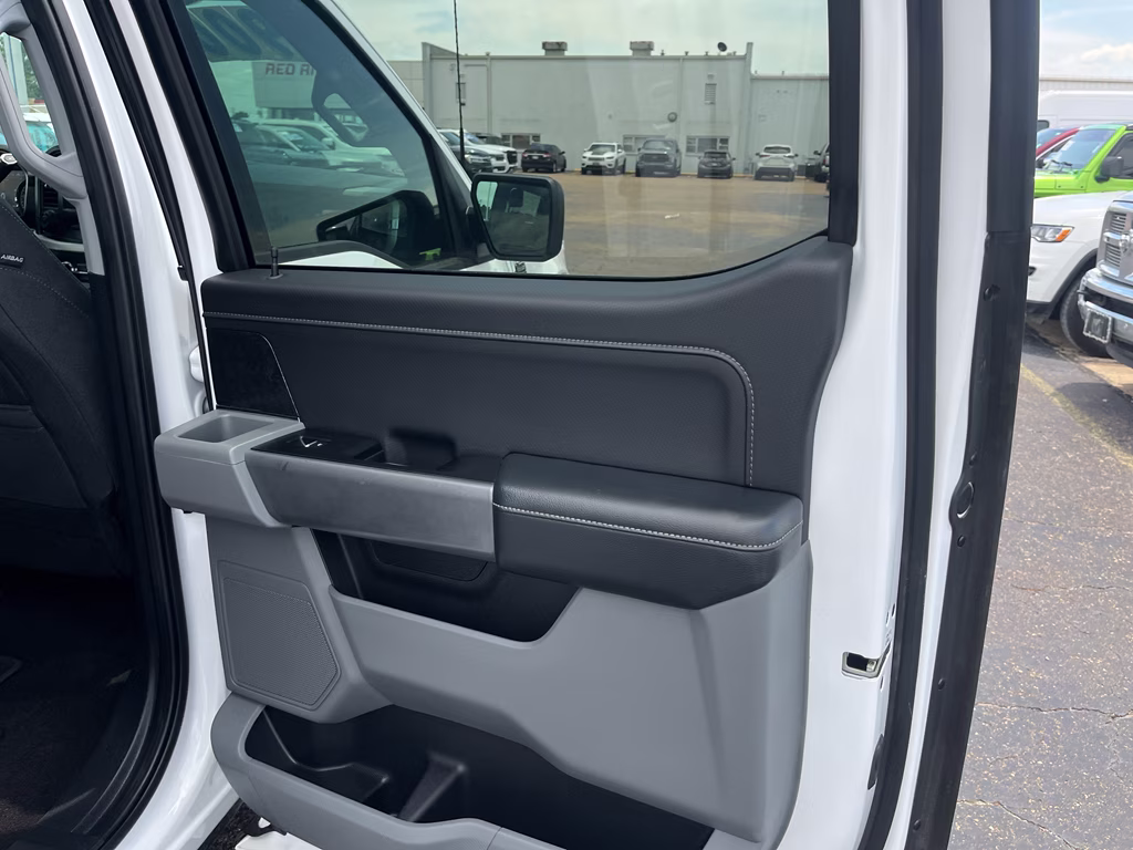 2022 Oxford White Ford F-150 XLT 4X4 Truck