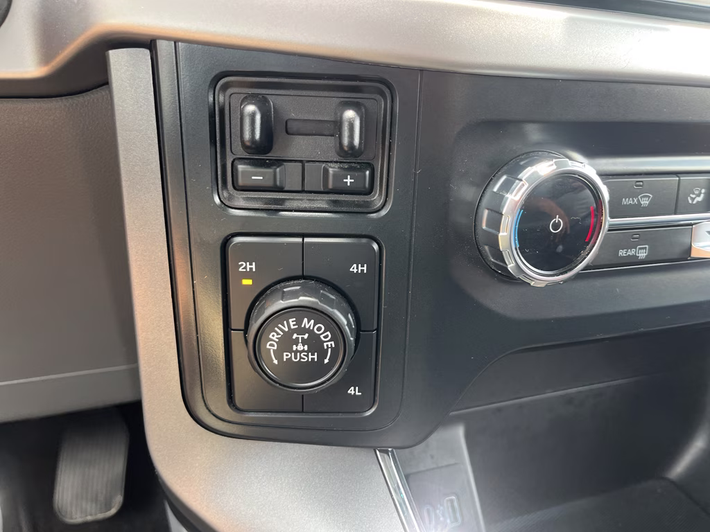2022 Oxford White Ford F-150 XLT 4X4 Truck