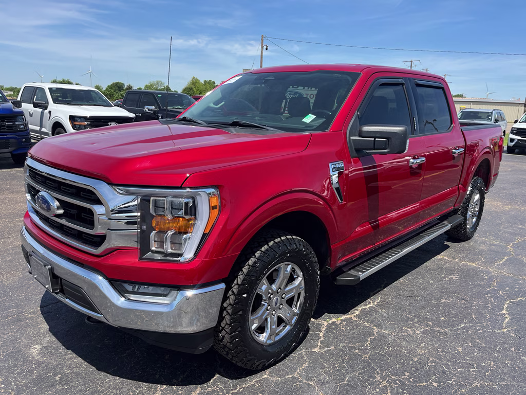 2022 Rapid Red Metallic Tinted Clearcoat Ford F-150 XLT 4X4 Truck