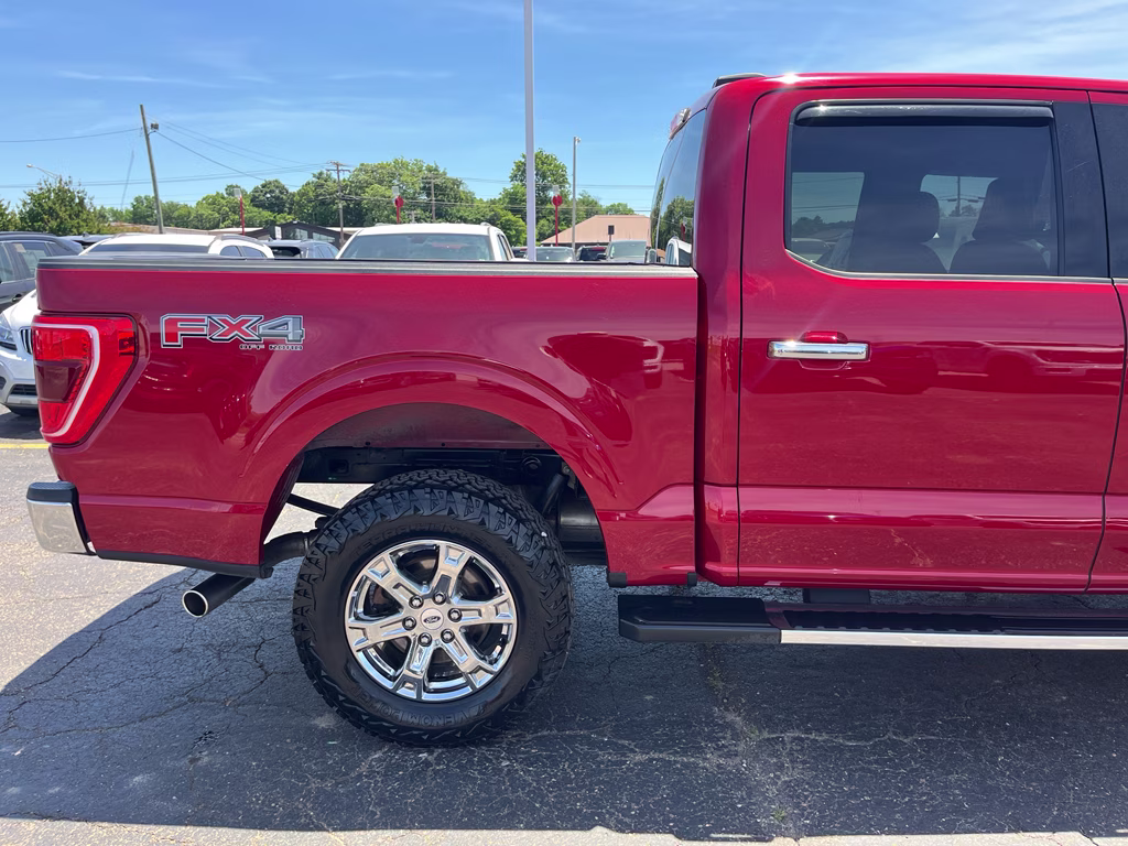 2022 Rapid Red Metallic Tinted Clearcoat Ford F-150 XLT 4X4 Truck