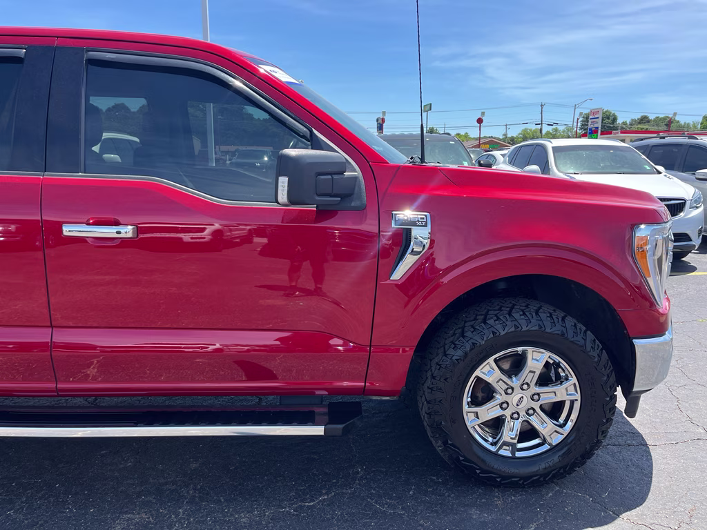 2022 Rapid Red Metallic Tinted Clearcoat Ford F-150 XLT 4X4 Truck