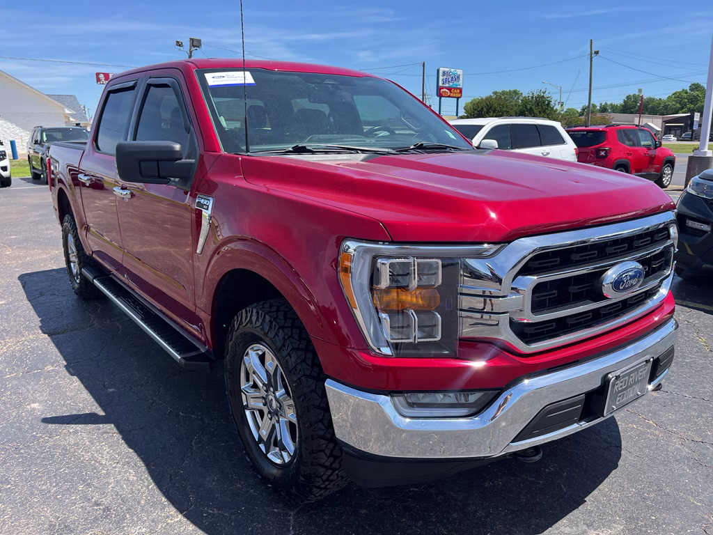 2022 Rapid Red Metallic Tinted Clearcoat Ford F-150 XLT 4X4 Truck