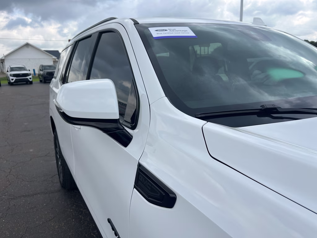 2023 Summit White GMC Yukon AT4 4X4 SUV