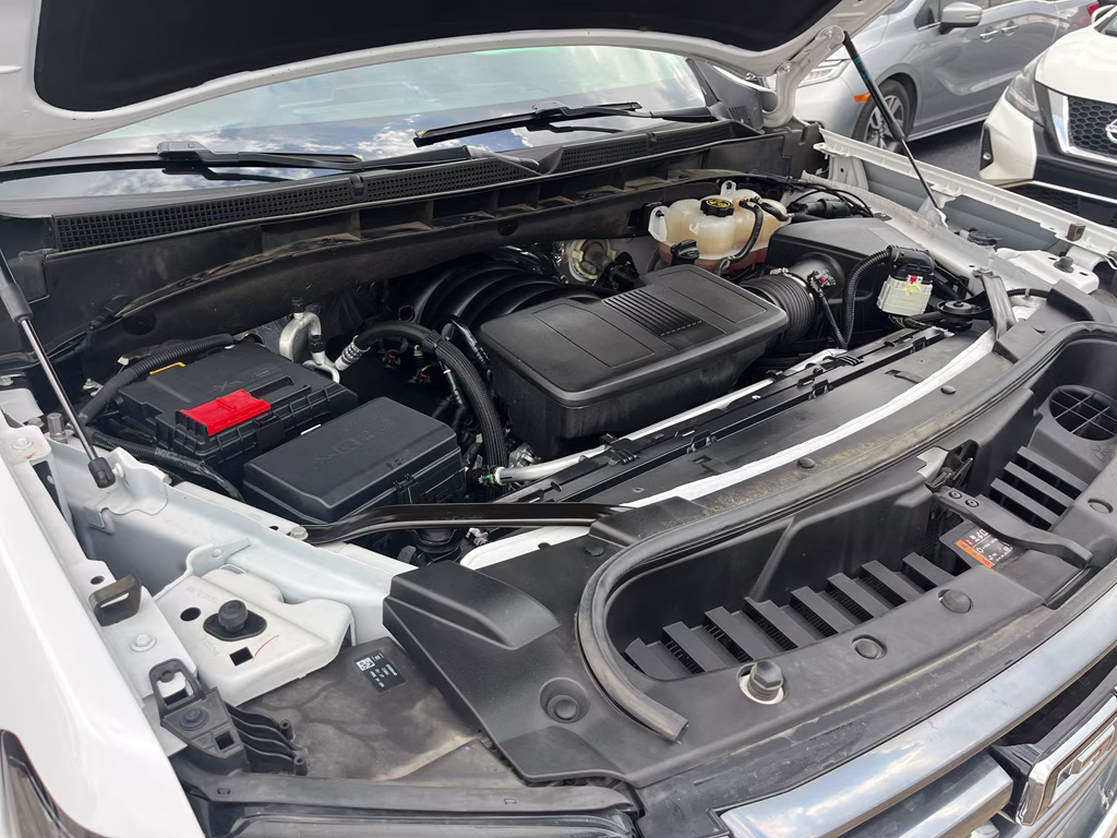 2023 Summit White GMC Yukon AT4 4X4 SUV