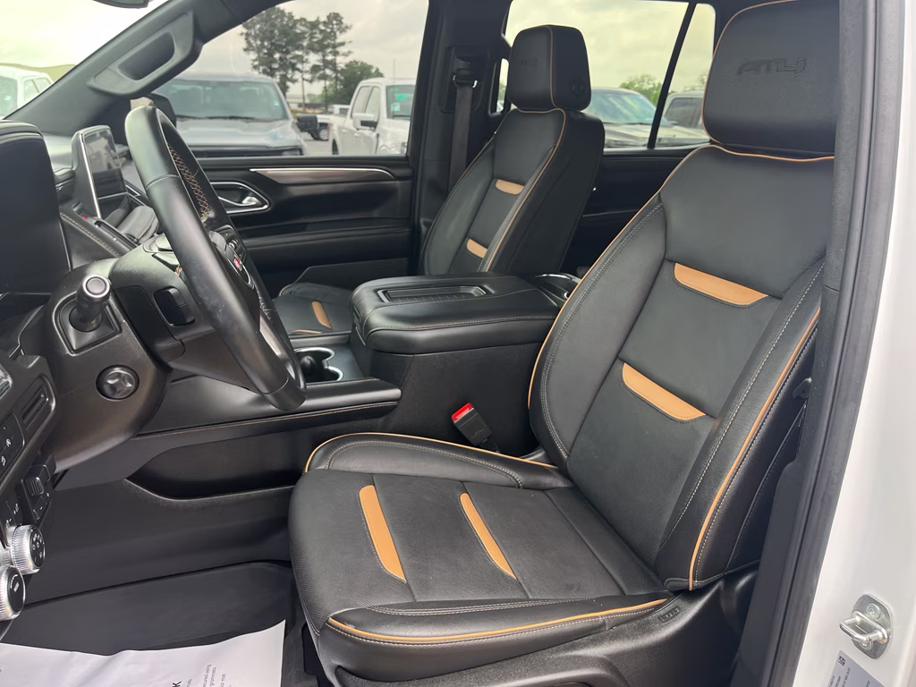 2023 Summit White GMC Yukon AT4 4X4 SUV