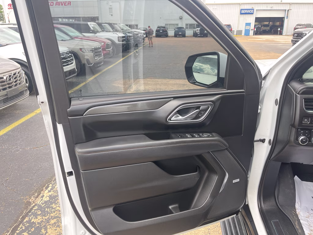 2023 Summit White GMC Yukon AT4 4X4 SUV
