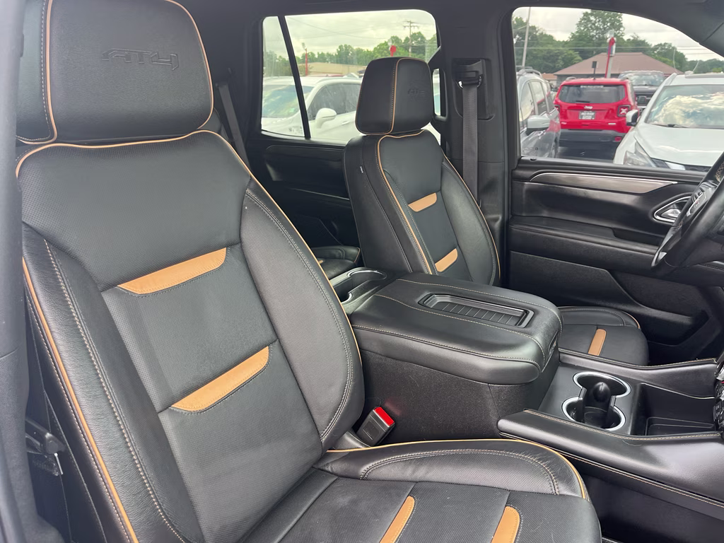 2023 Summit White GMC Yukon AT4 4X4 SUV