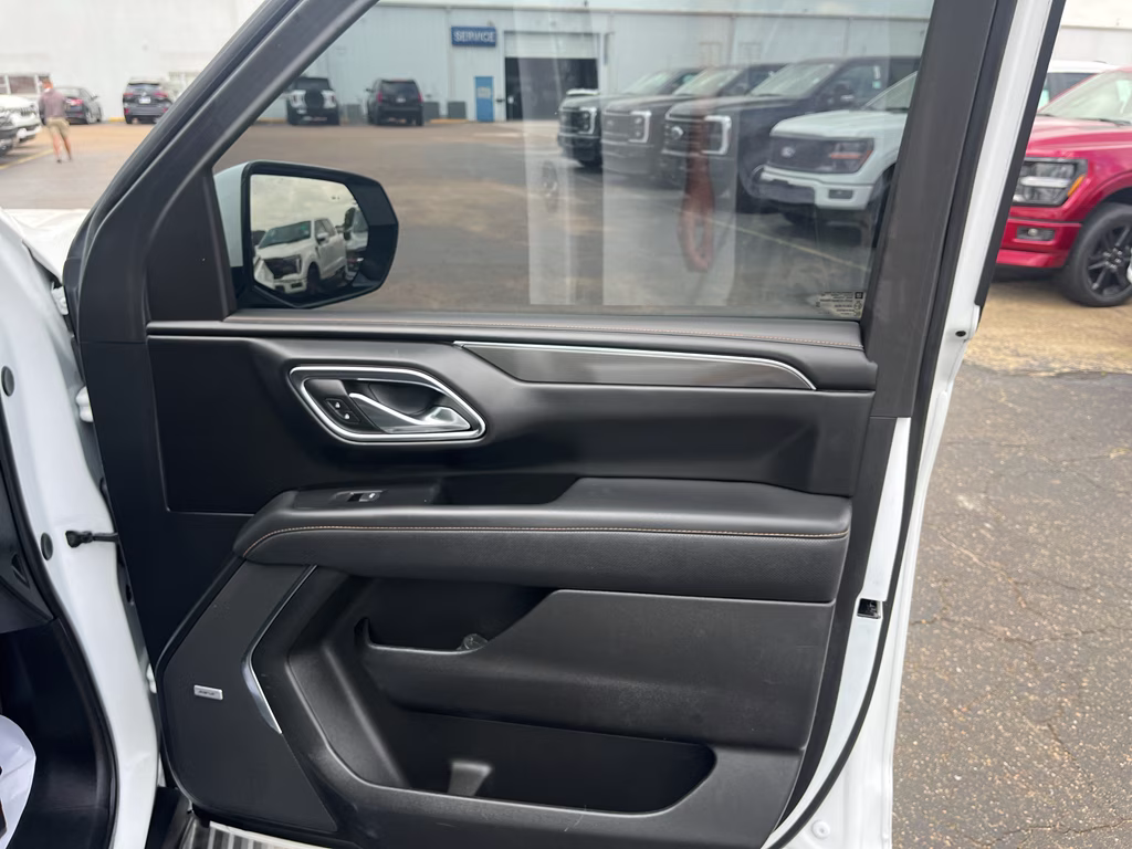 2023 Summit White GMC Yukon AT4 4X4 SUV