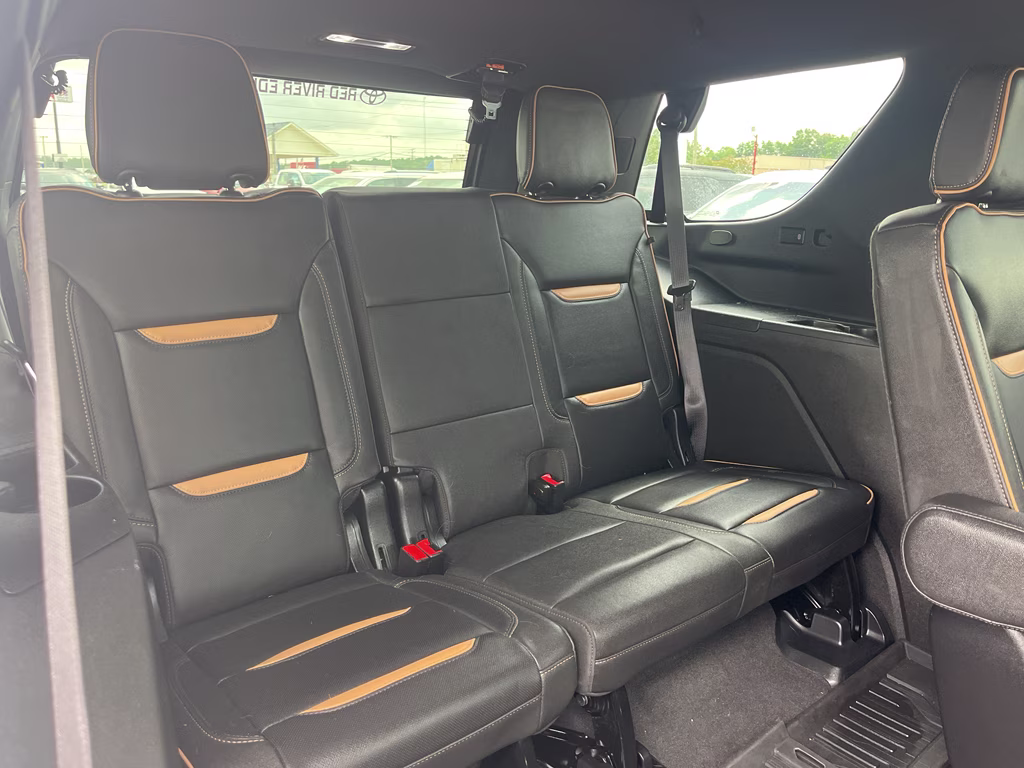 2023 Summit White GMC Yukon AT4 4X4 SUV