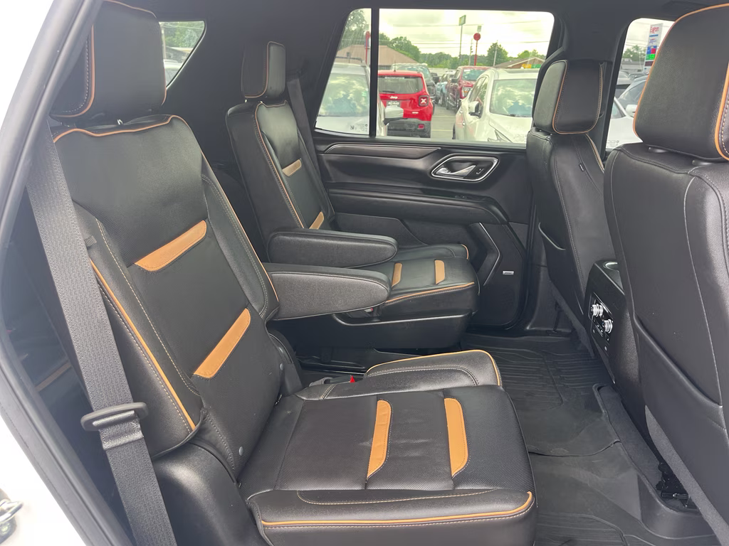 2023 Summit White GMC Yukon AT4 4X4 SUV