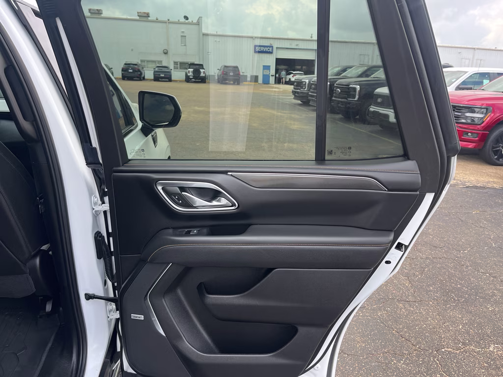 2023 Summit White GMC Yukon AT4 4X4 SUV