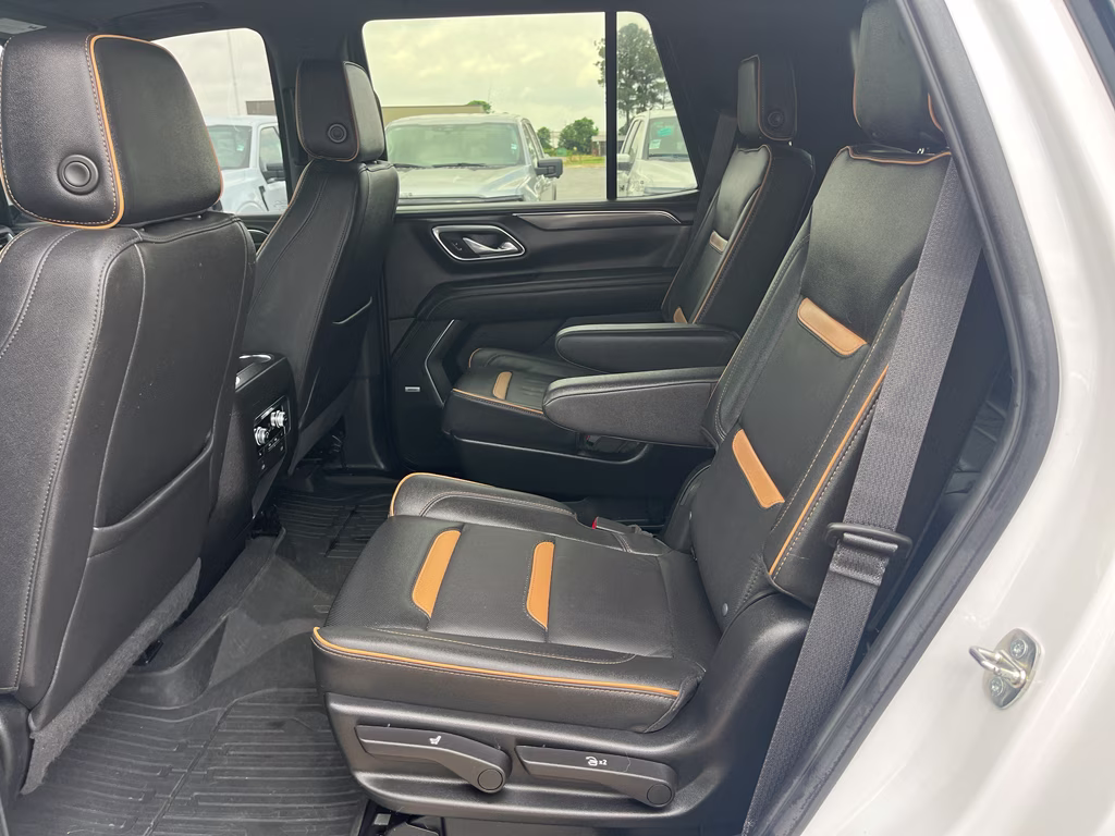 2023 Summit White GMC Yukon AT4 4X4 SUV