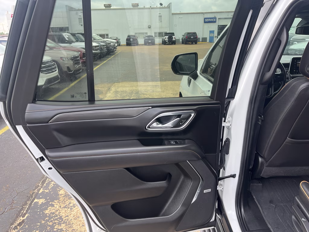 2023 Summit White GMC Yukon AT4 4X4 SUV