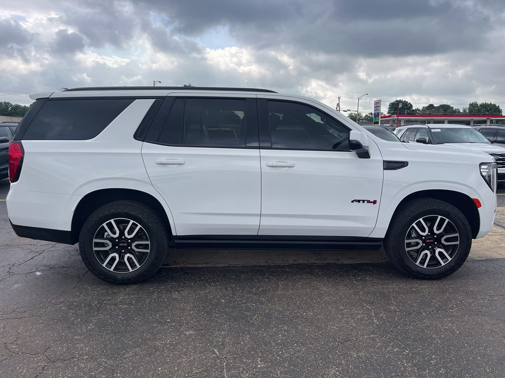 2023 Summit White GMC Yukon AT4 4X4 SUV