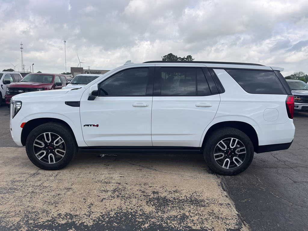 2023 Summit White GMC Yukon AT4 4X4 SUV